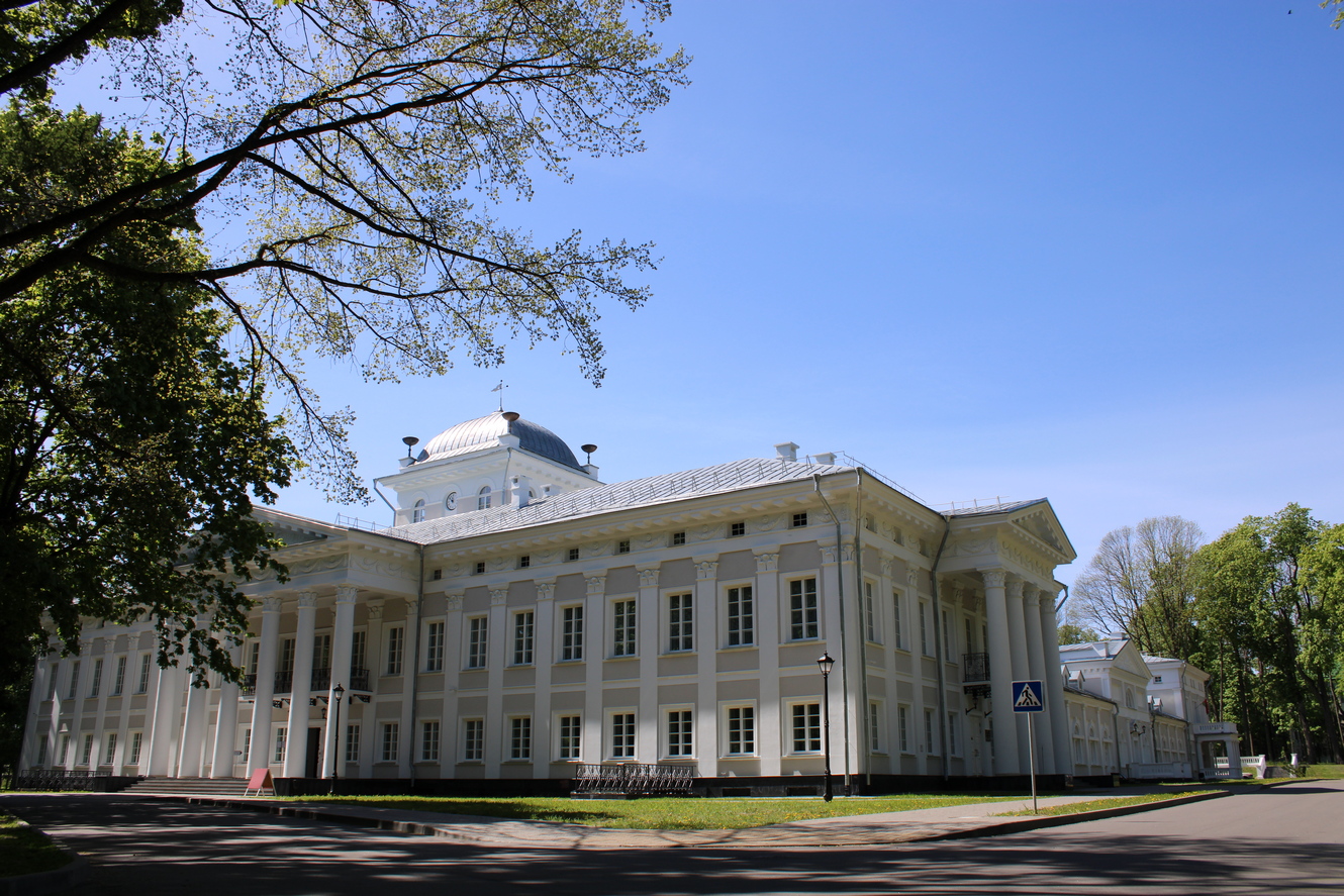 8. Дворец Булгаков (внешний вид).JPG