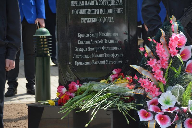 2. Памятный знак сотрудникам милиции в Костюковичах.jpg