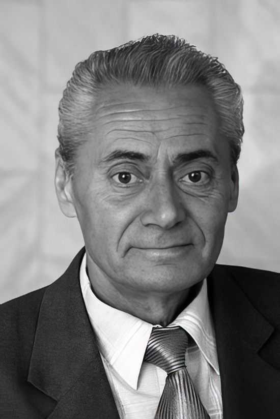 4. Владимир Рябцевич-face-upscale-550w.jpg