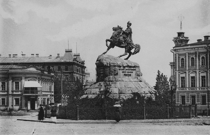 4. Памятник Хмельницкому.png