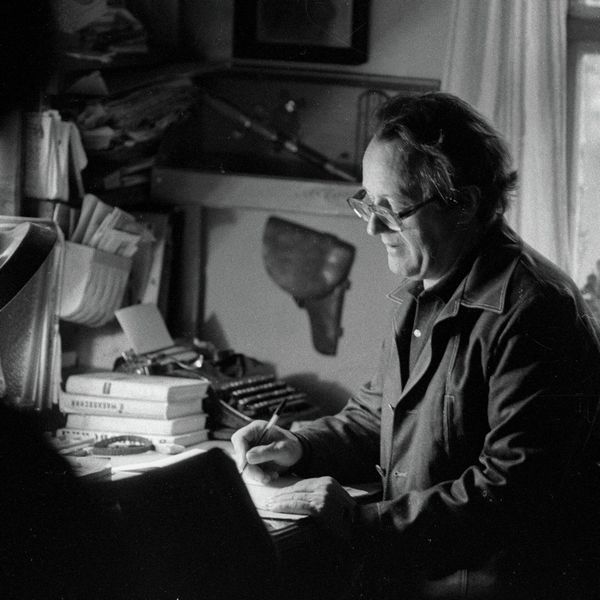 2. Алесь Адамович.jpg