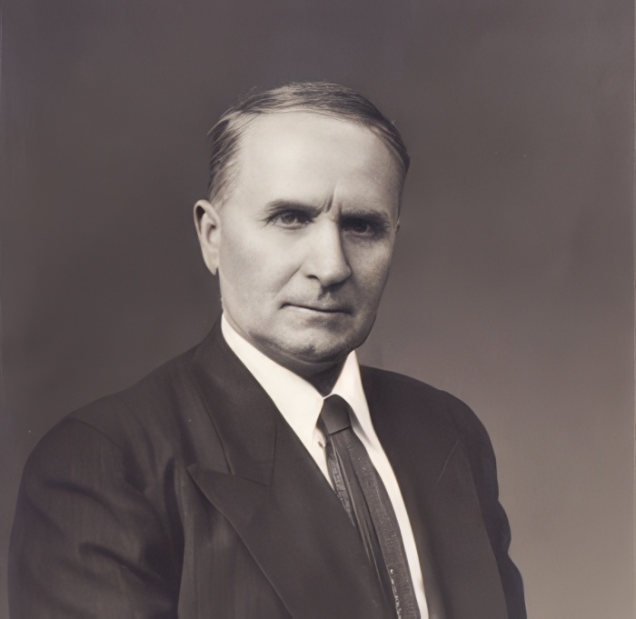 2. Евхим Кипель--dust-upscale-2.3x.jpg