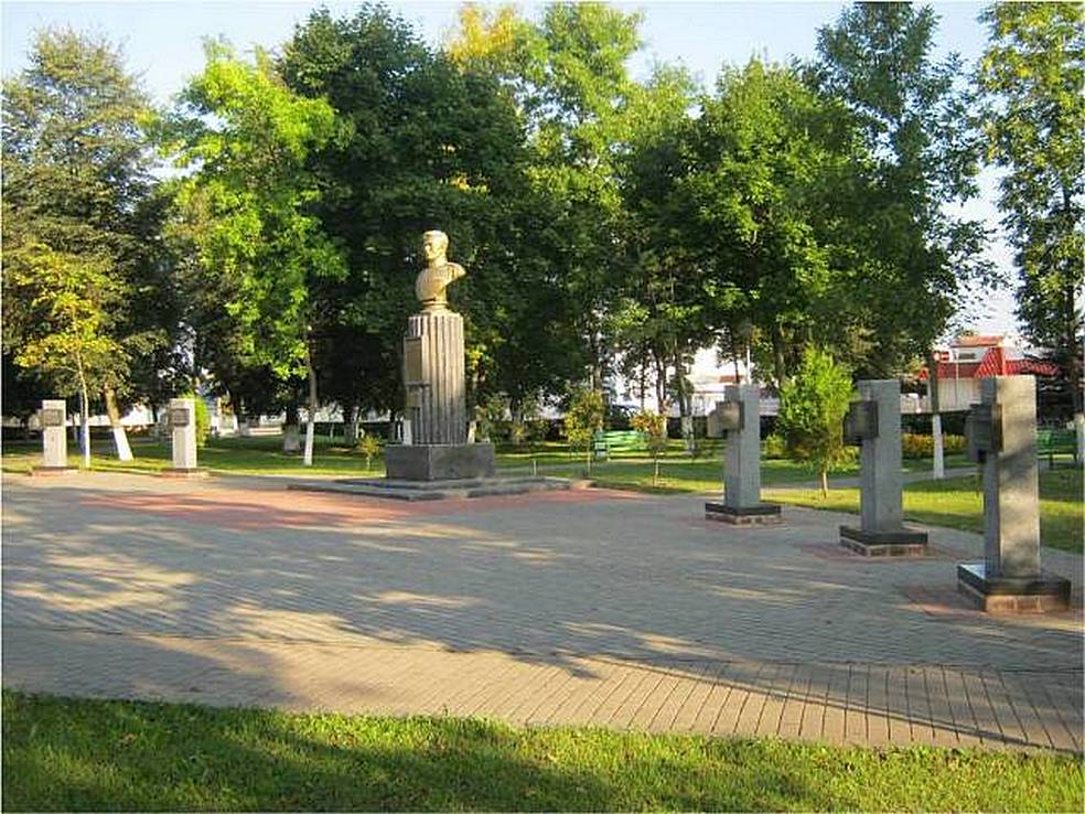 3. Аллея Славы в Глуске.jpg