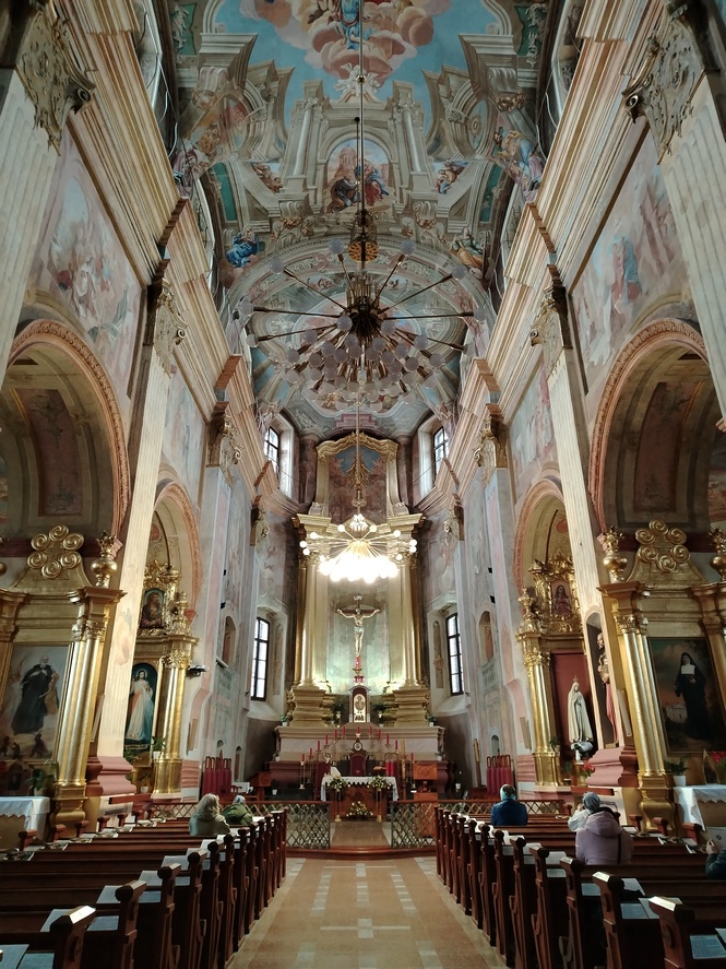 2. Костел Успения Девы Марии и Святого Станислава.jpg